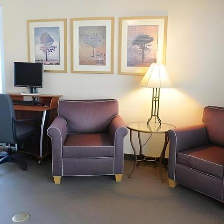 Quality Inn Fresno Yosemite Airport Exterior photo