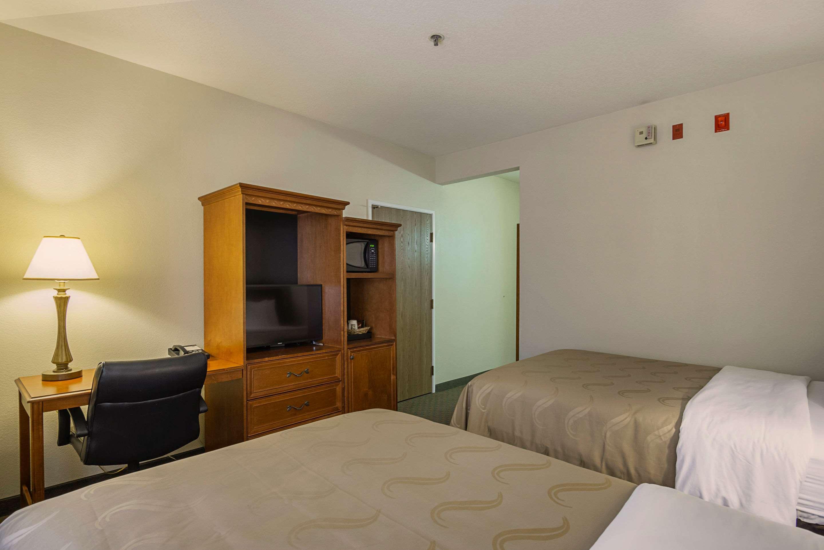 Quality Inn Fresno Yosemite Airport Exterior photo