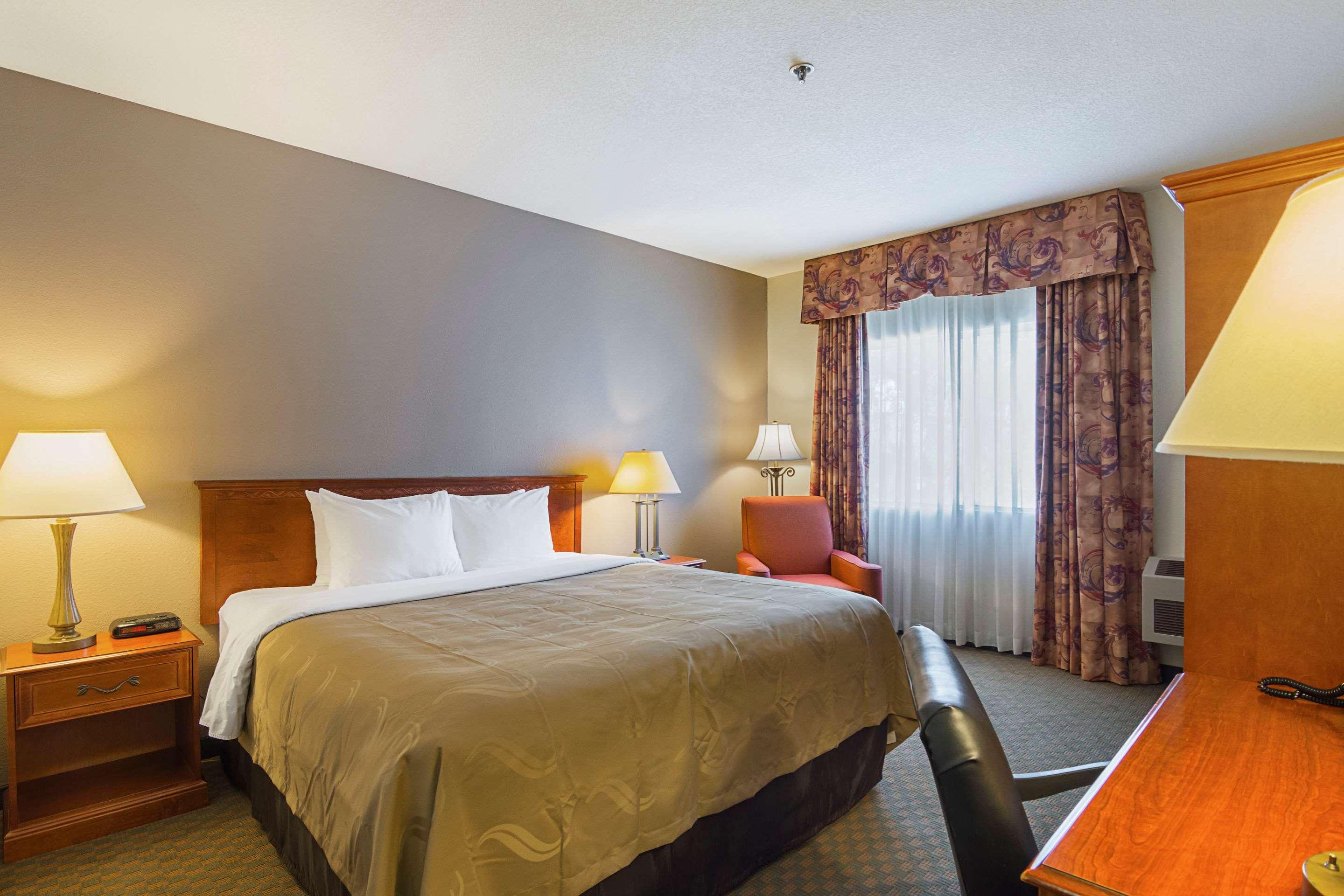 Quality Inn Fresno Yosemite Airport Exterior photo