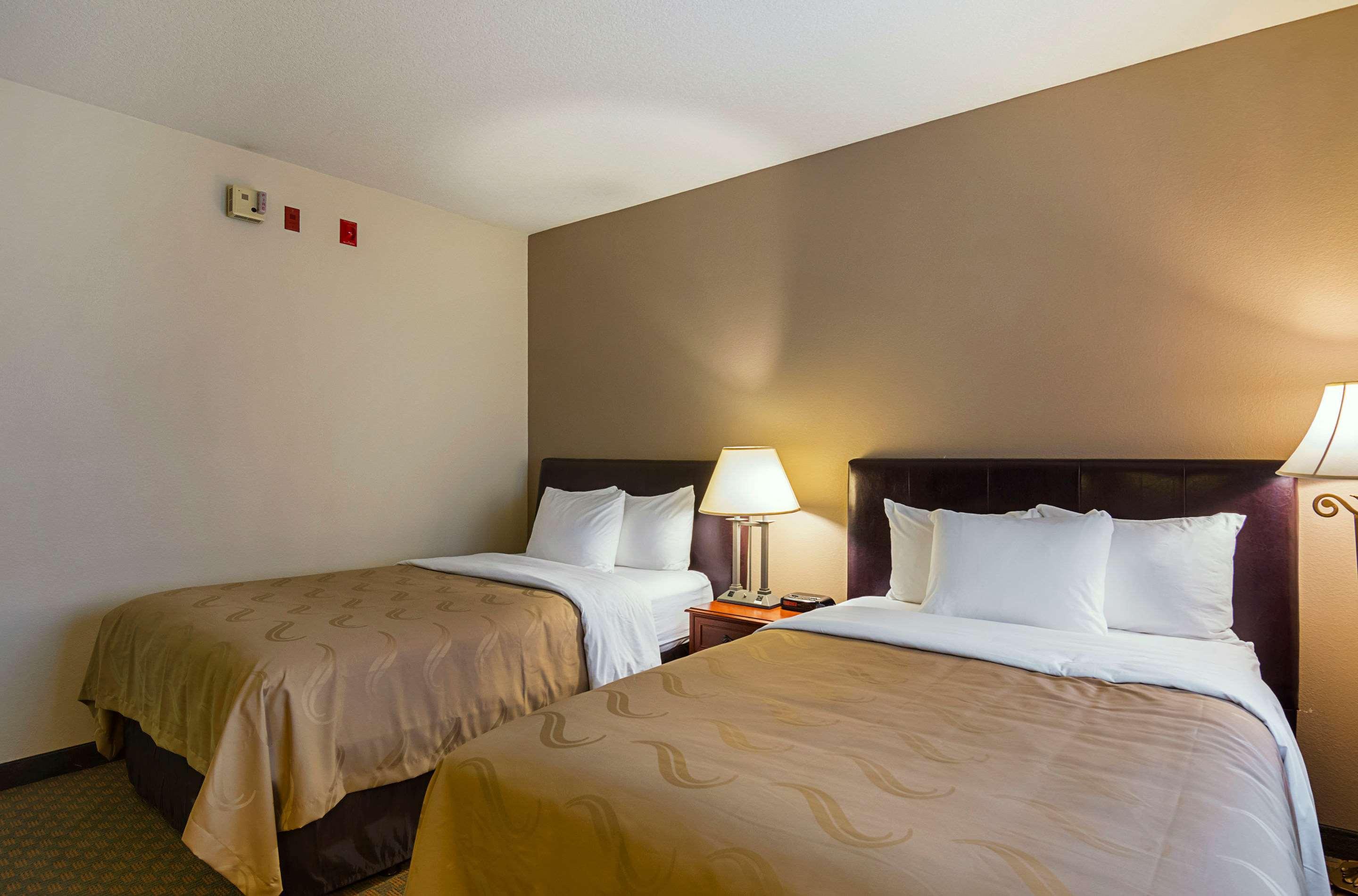Quality Inn Fresno Yosemite Airport Exterior photo