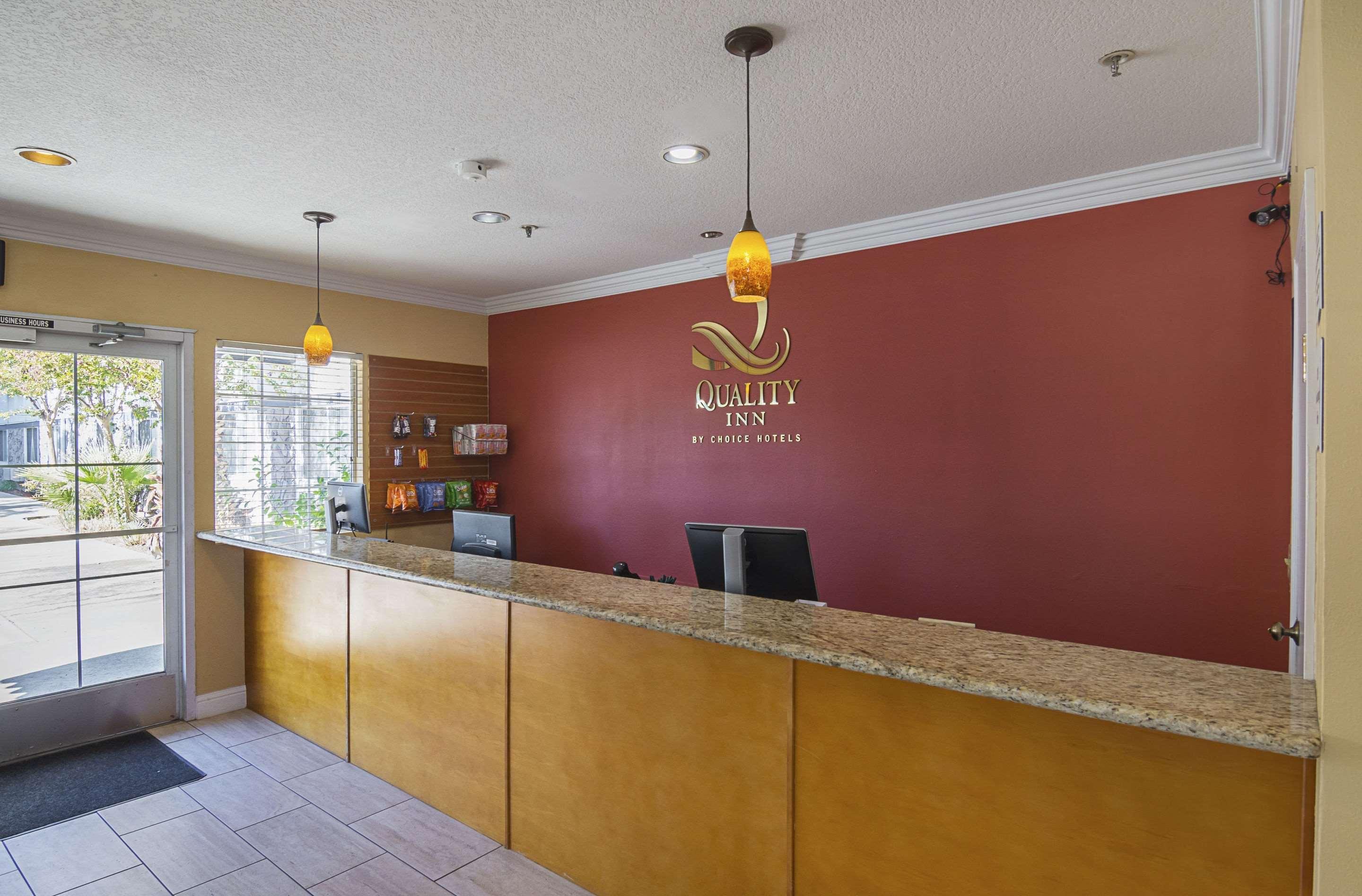 Quality Inn Fresno Yosemite Airport Exterior photo
