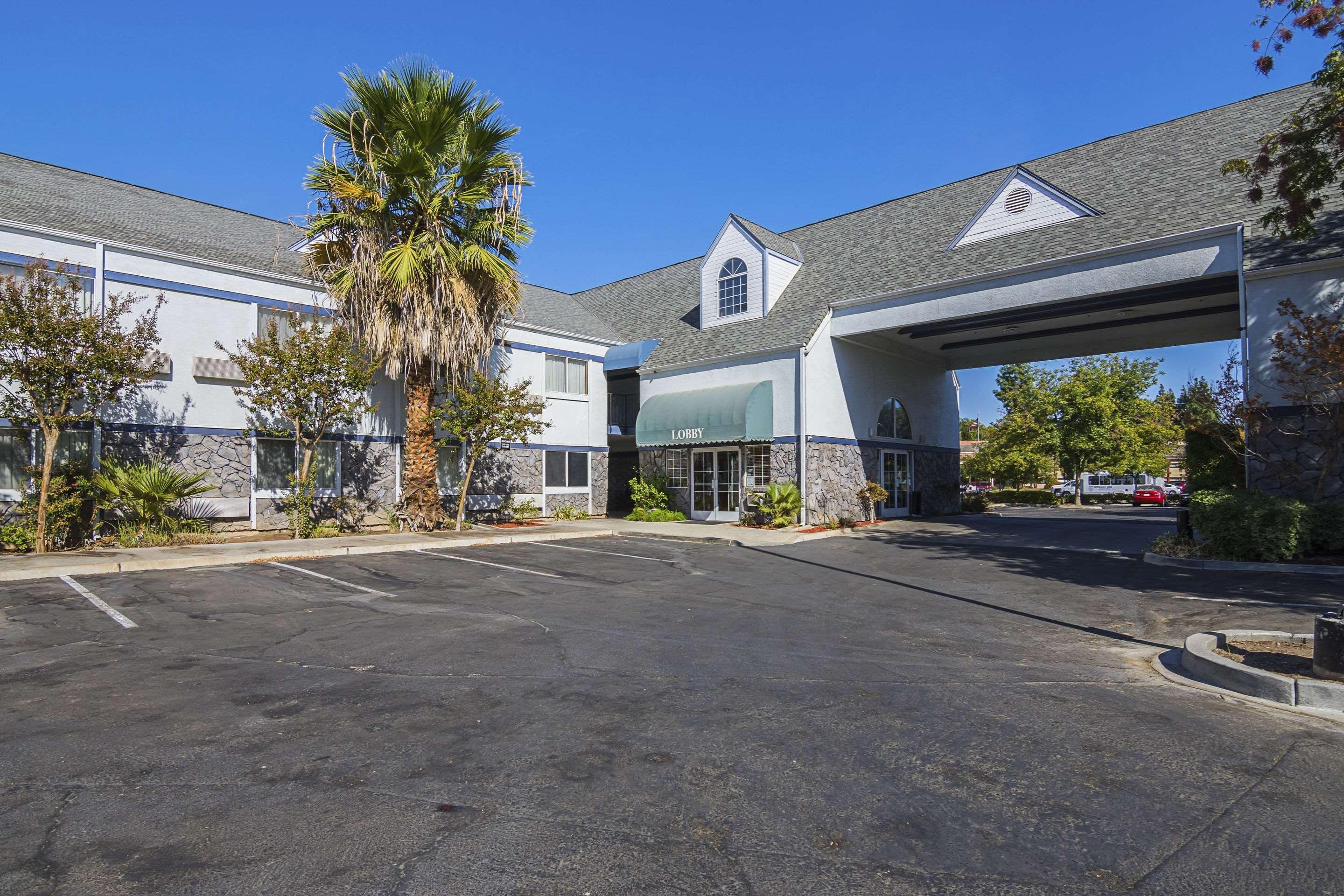 Quality Inn Fresno Yosemite Airport Exterior photo