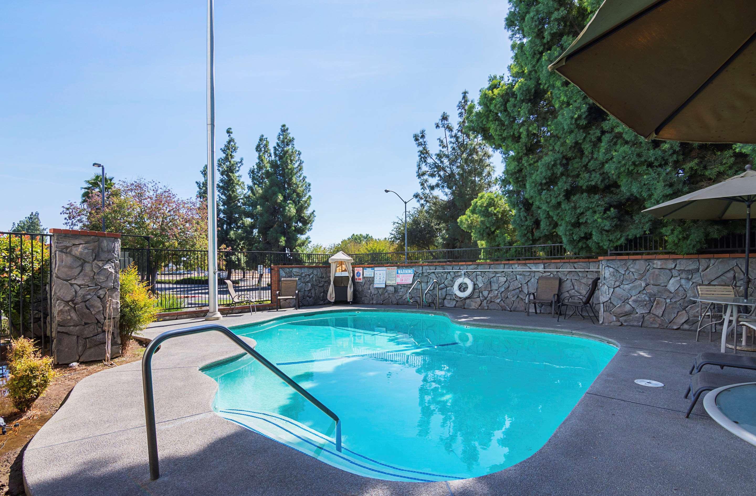 Quality Inn Fresno Yosemite Airport Exterior photo