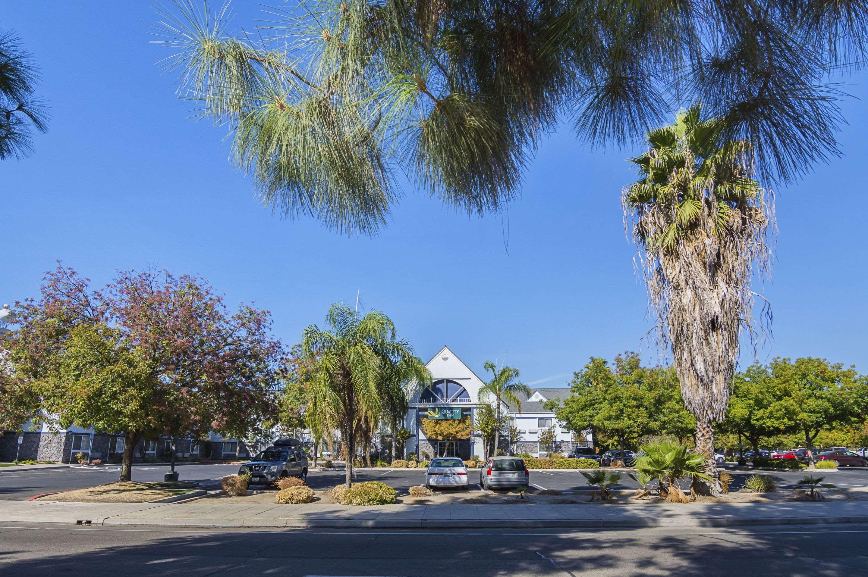 Quality Inn Fresno Yosemite Airport Exterior photo
