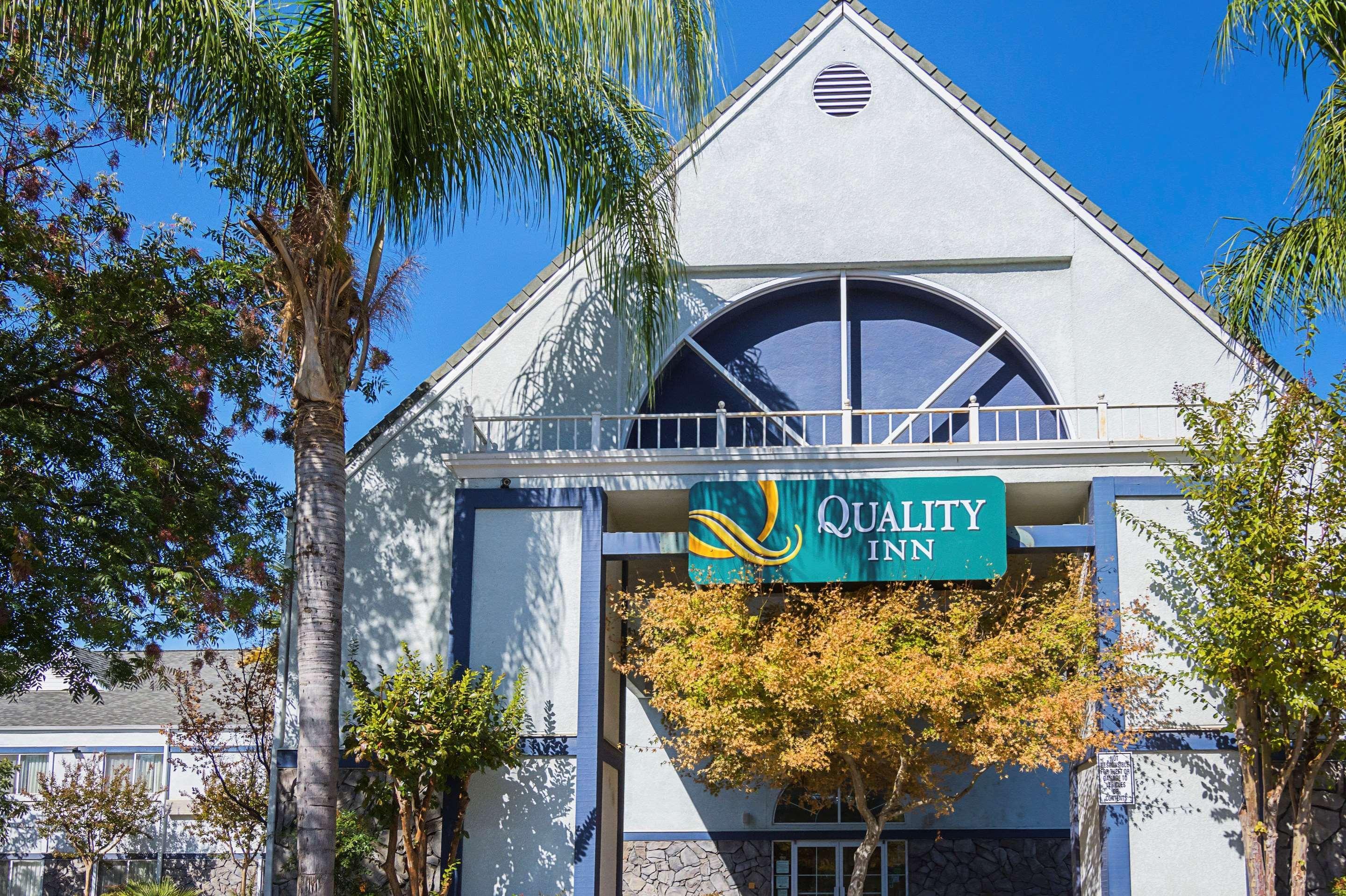 Quality Inn Fresno Yosemite Airport Exterior photo