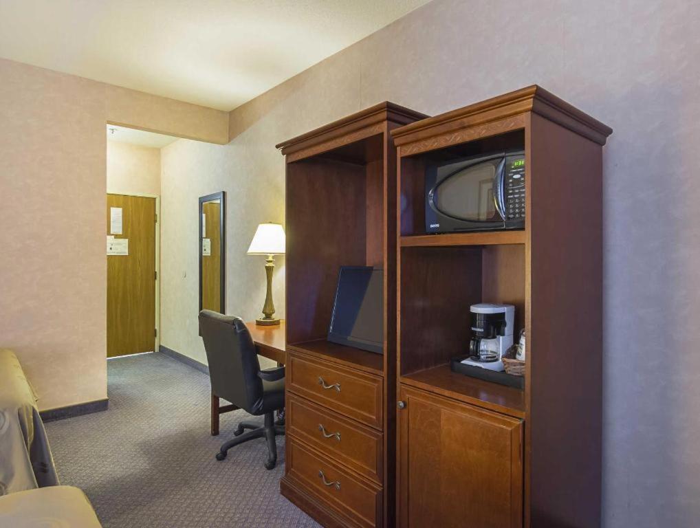 Quality Inn Fresno Yosemite Airport Exterior photo