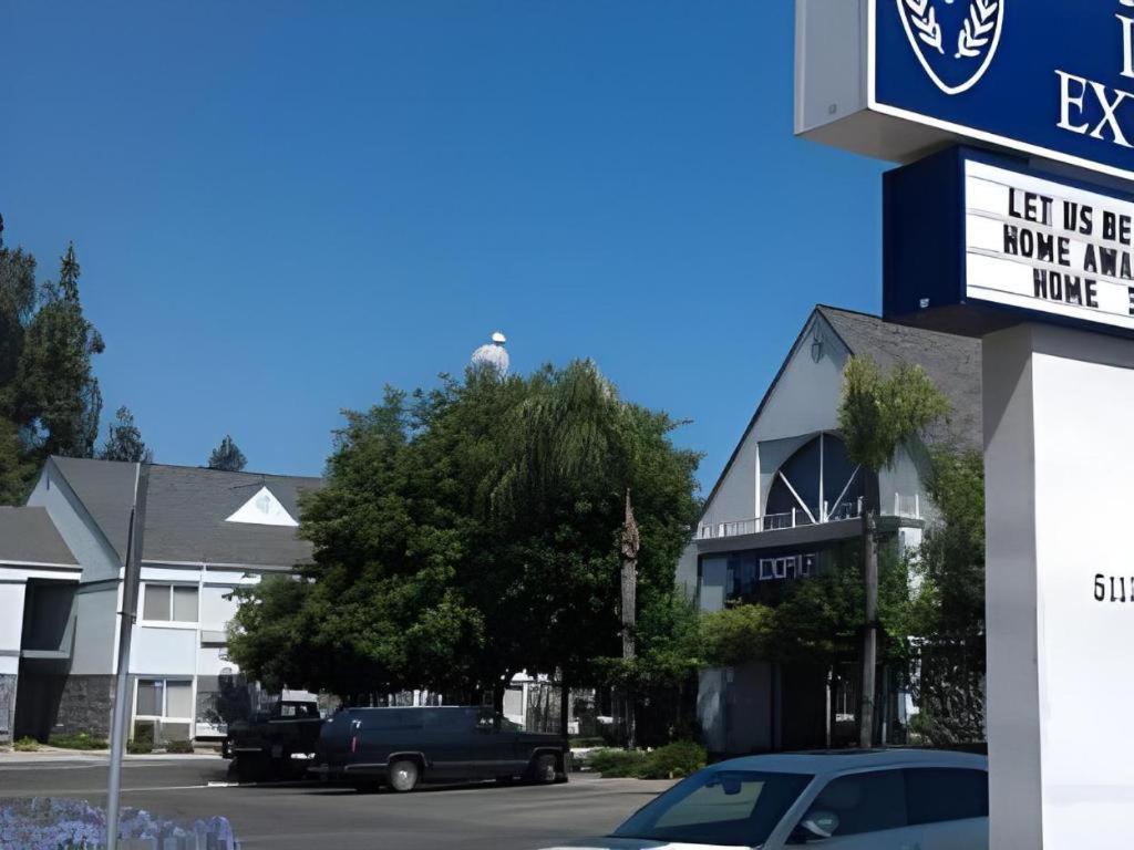 Quality Inn Fresno Yosemite Airport Exterior photo