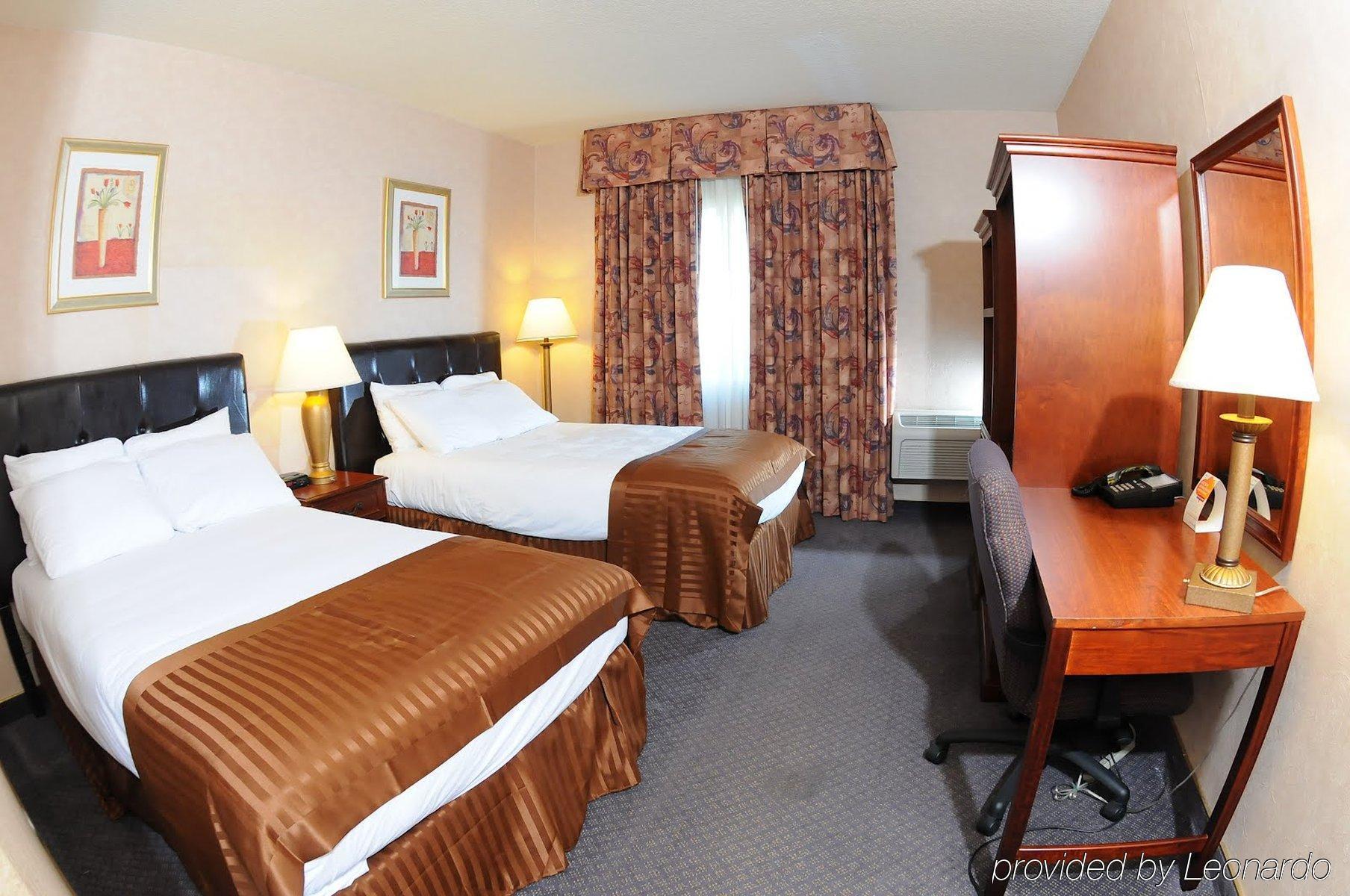 Quality Inn Fresno Yosemite Airport Exterior photo
