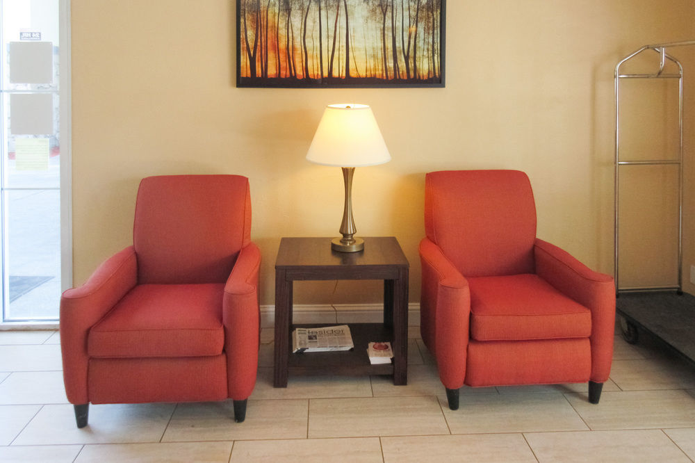Quality Inn Fresno Yosemite Airport Exterior photo