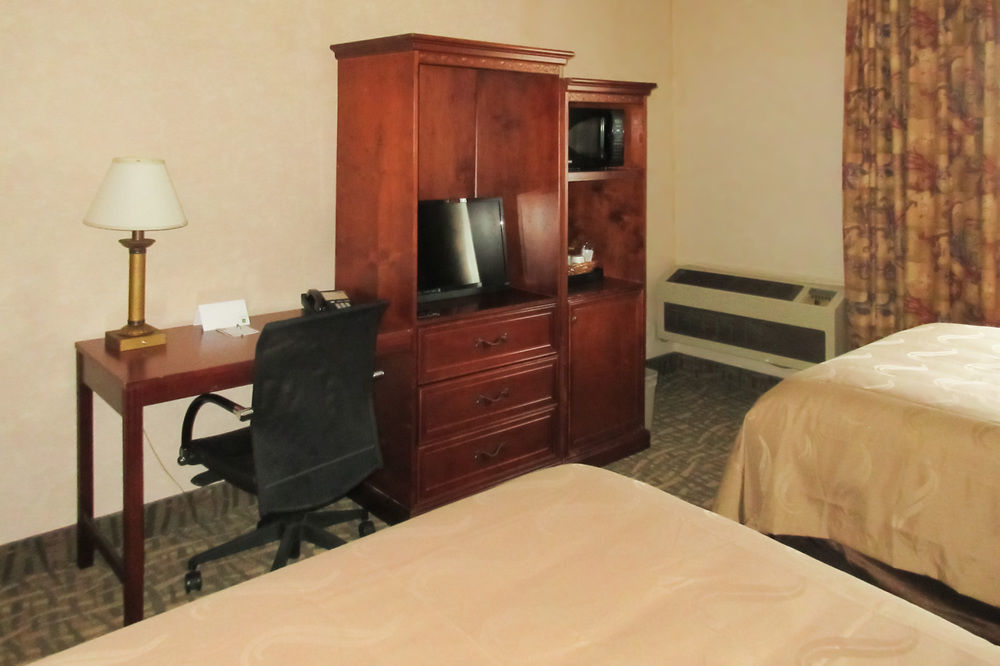Quality Inn Fresno Yosemite Airport Exterior photo