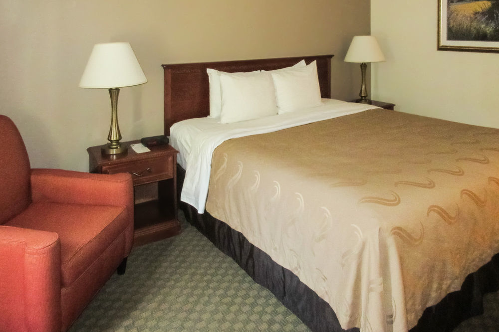 Quality Inn Fresno Yosemite Airport Exterior photo