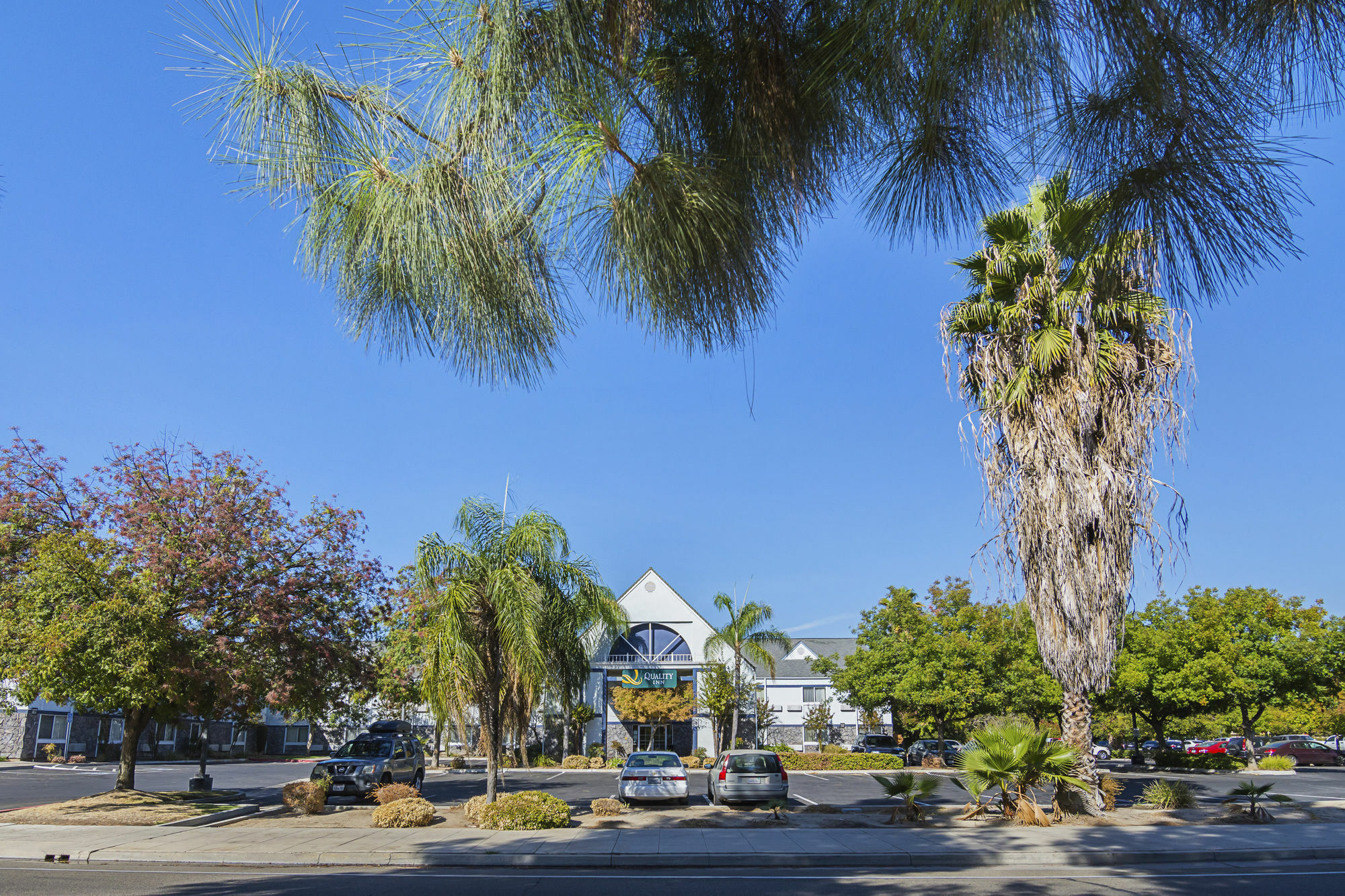 Quality Inn Fresno Yosemite Airport Exterior photo