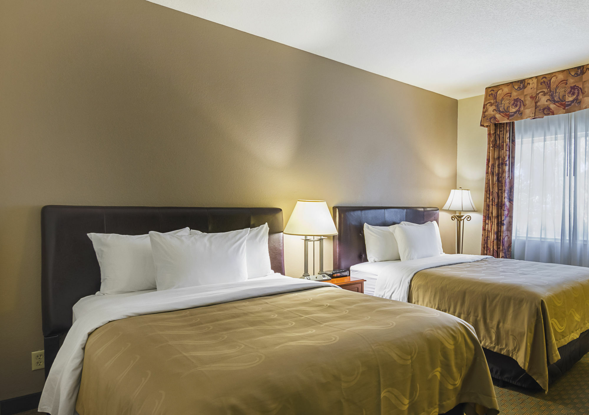 Quality Inn Fresno Yosemite Airport Exterior photo